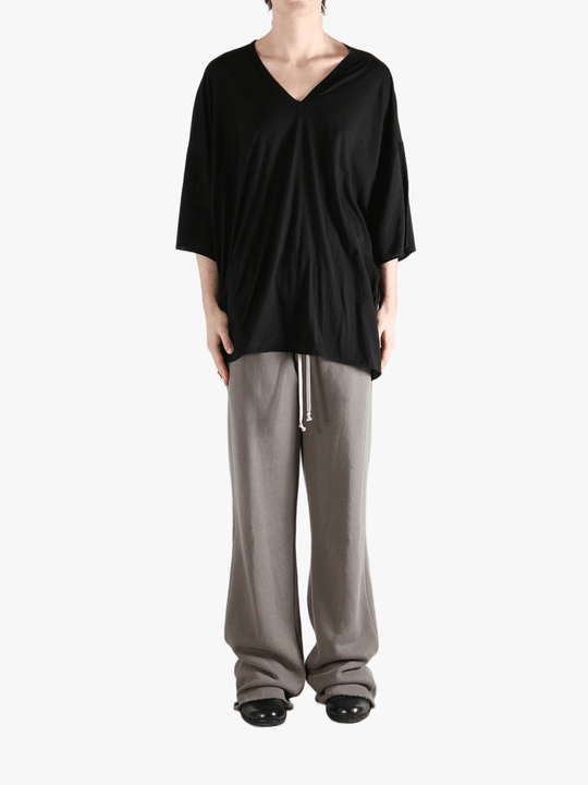 Black shirt,full body view