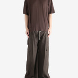 brown t-shirt,full body view