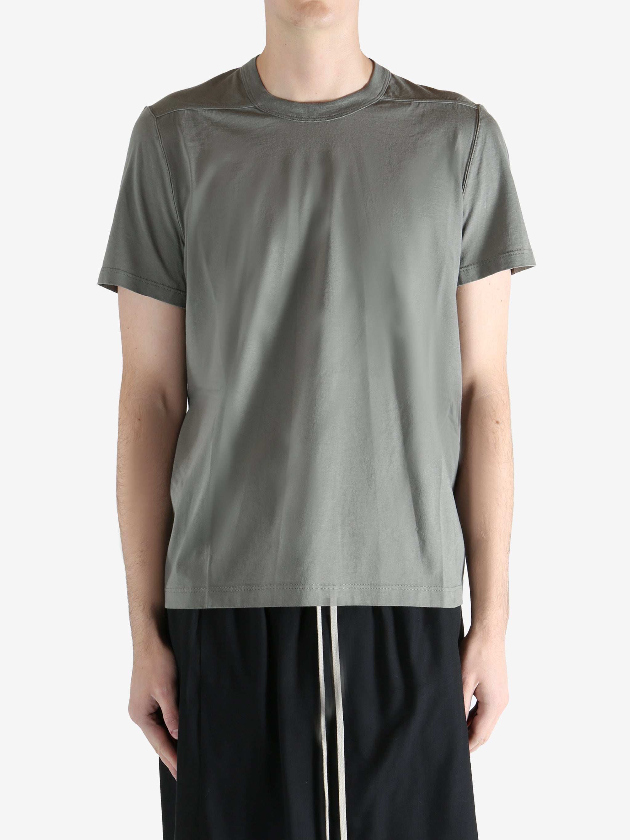 Green t-shirt worn by a person, showing the t-shirt fit