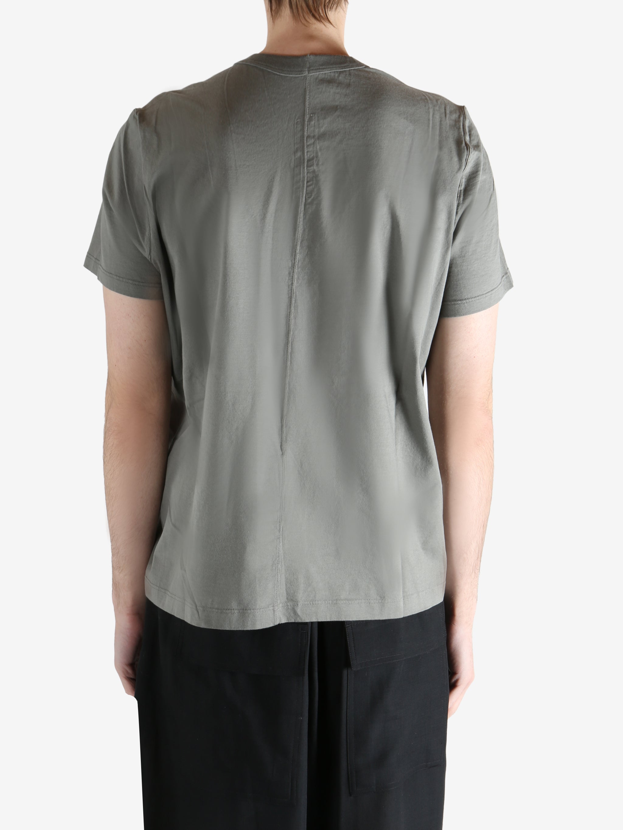 Green t-shirt worn by a person, showing the t-shirt fit