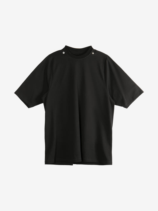 Black shirt, front view