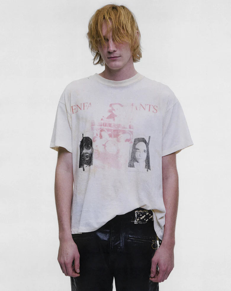 White t-shirt, full body view