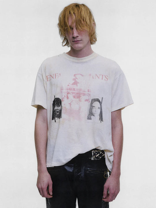 White t-shirt, full body view