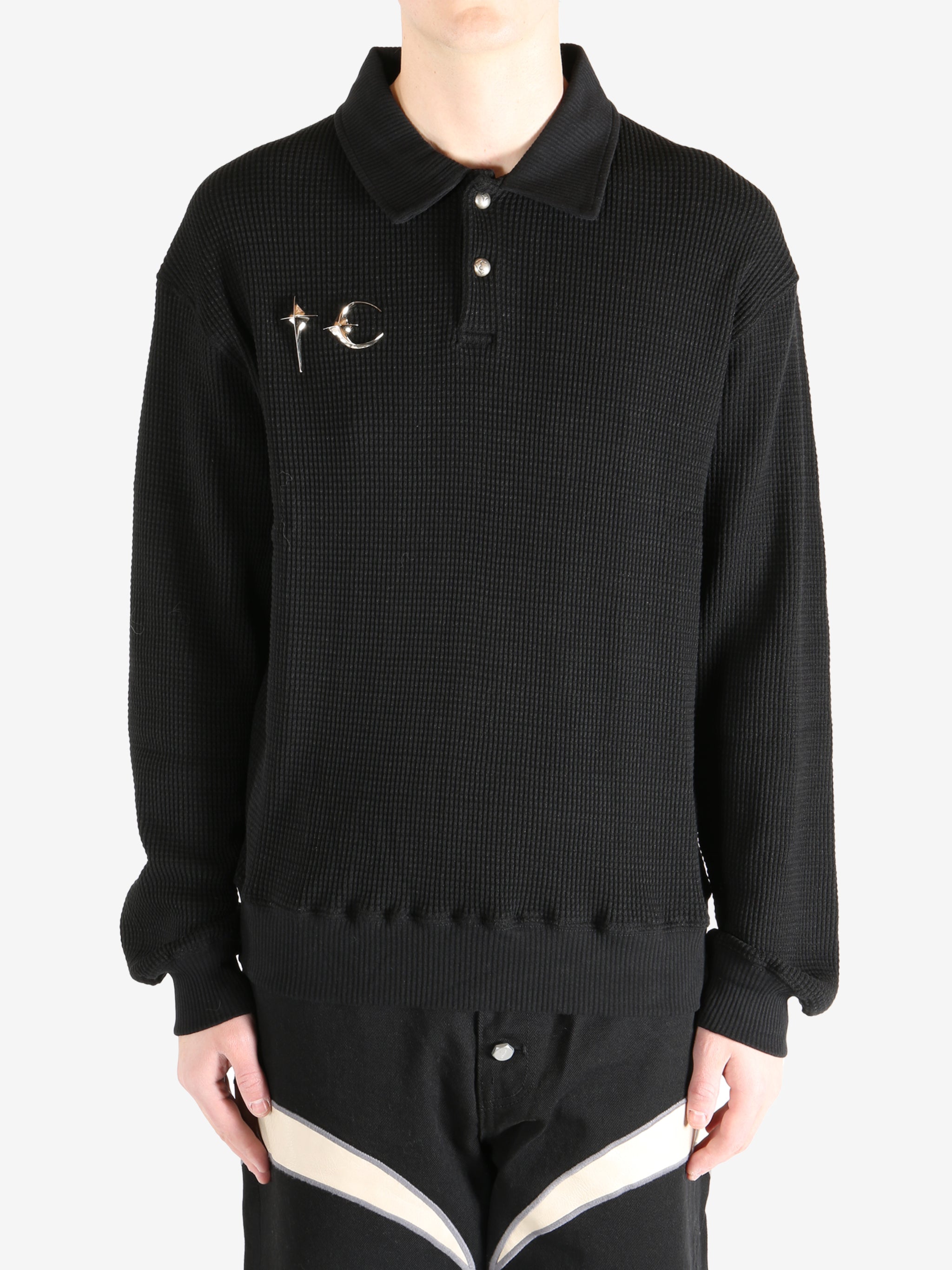 Black T-shirt worn by a person, showing the shirt's fit