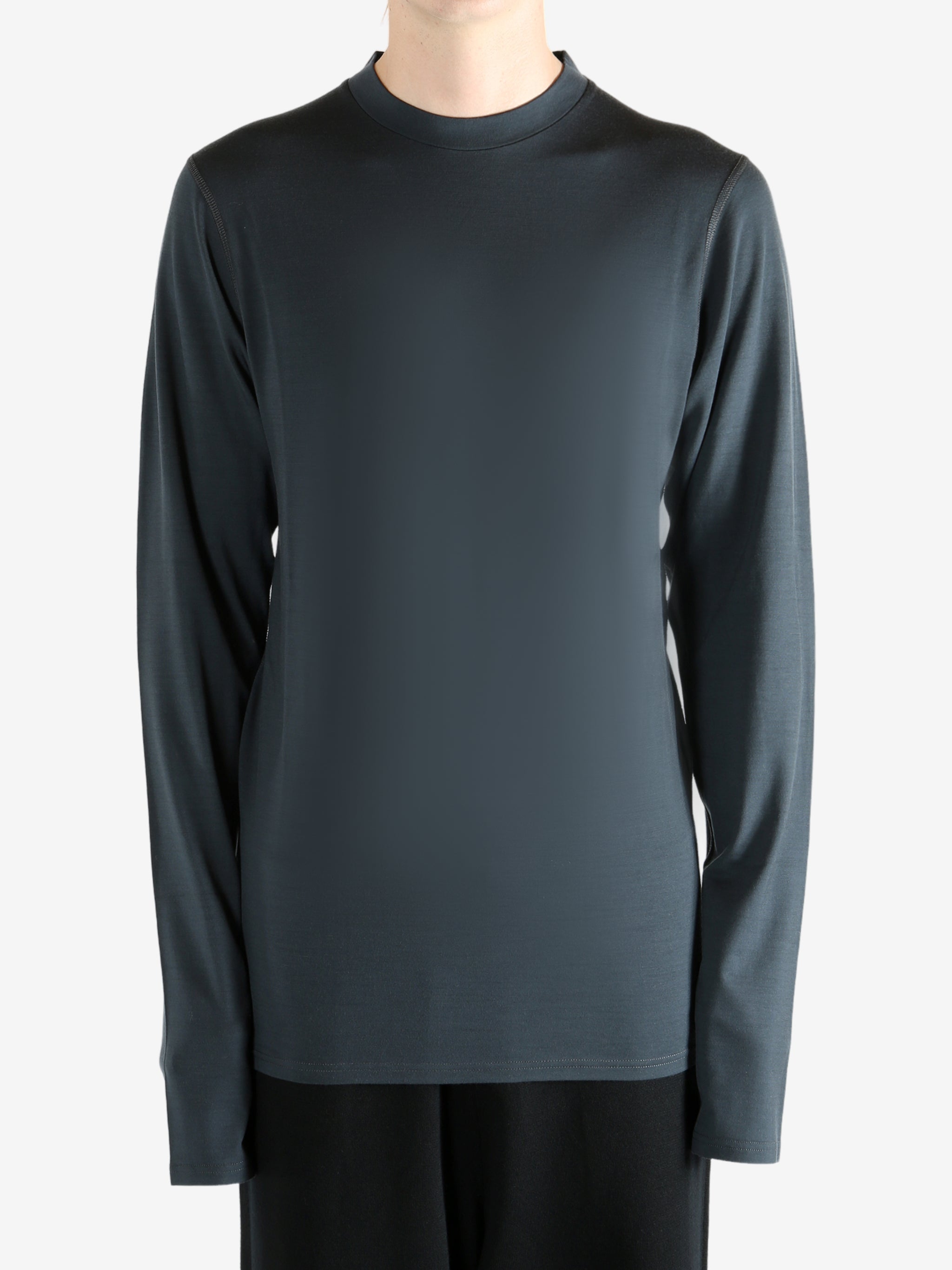 Black jersey worn by a person, showing the jersey's fit