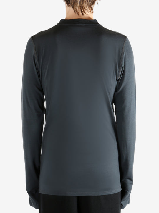 Black jersey worn by a person, showing the jersey's fit