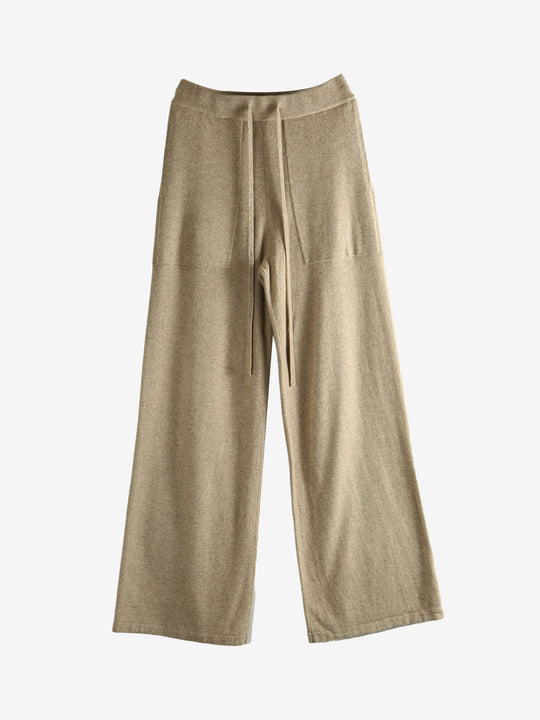 Beige pants,front view