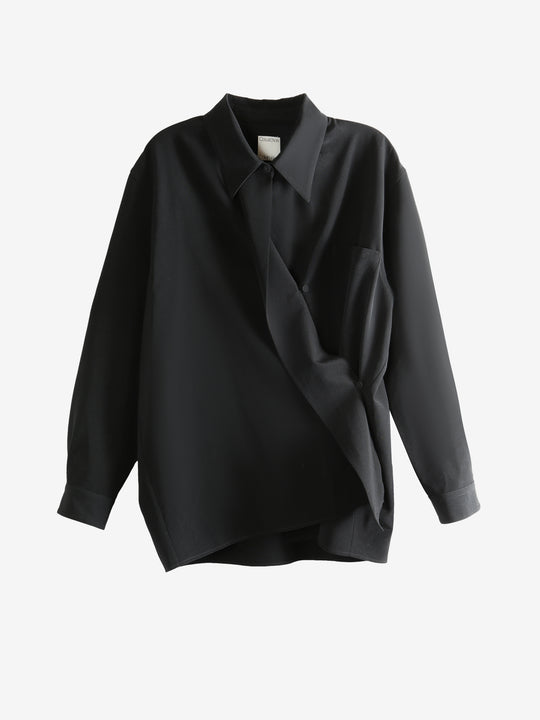 Black shirt, front view