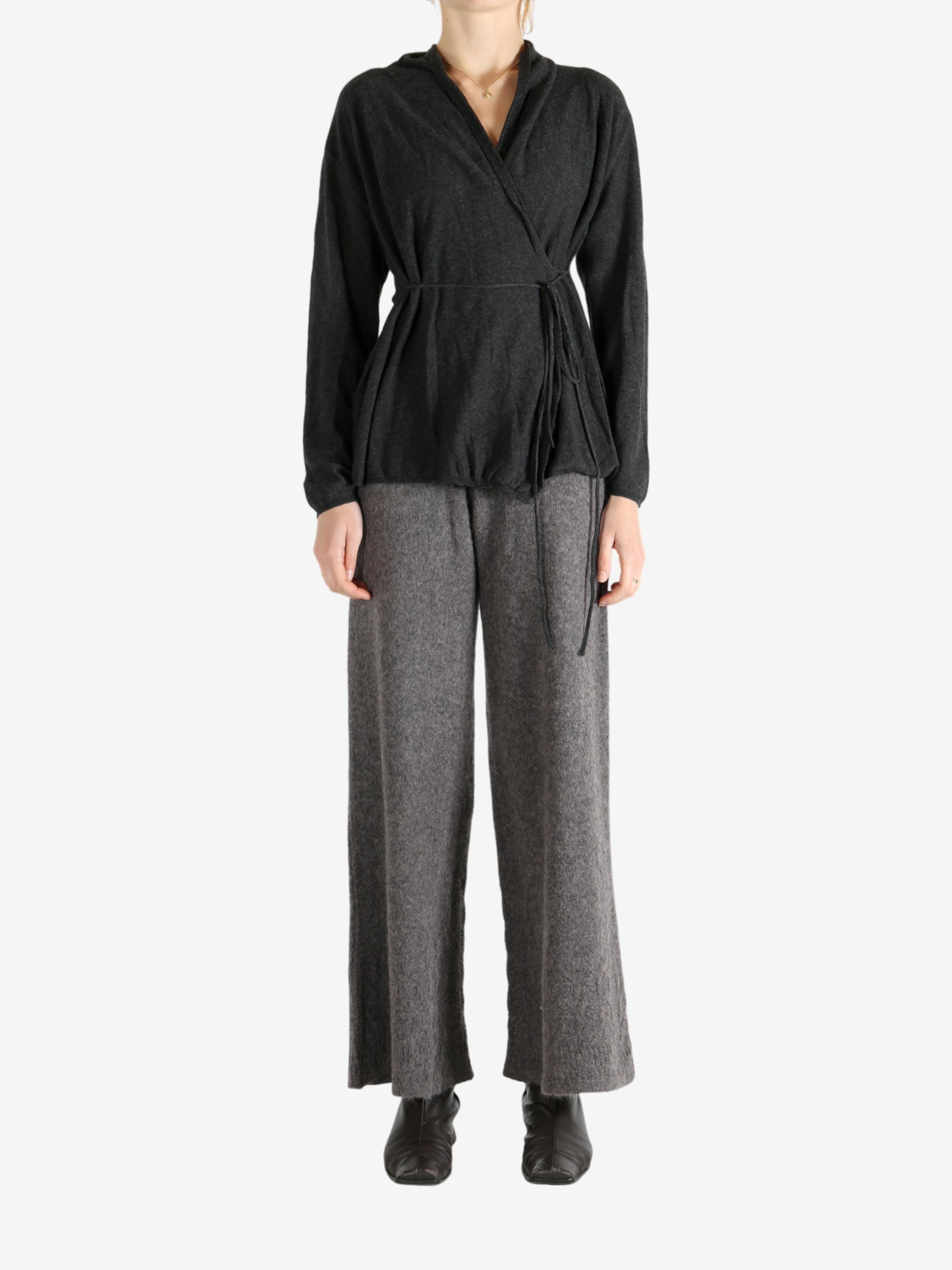 Grey tops,full body view