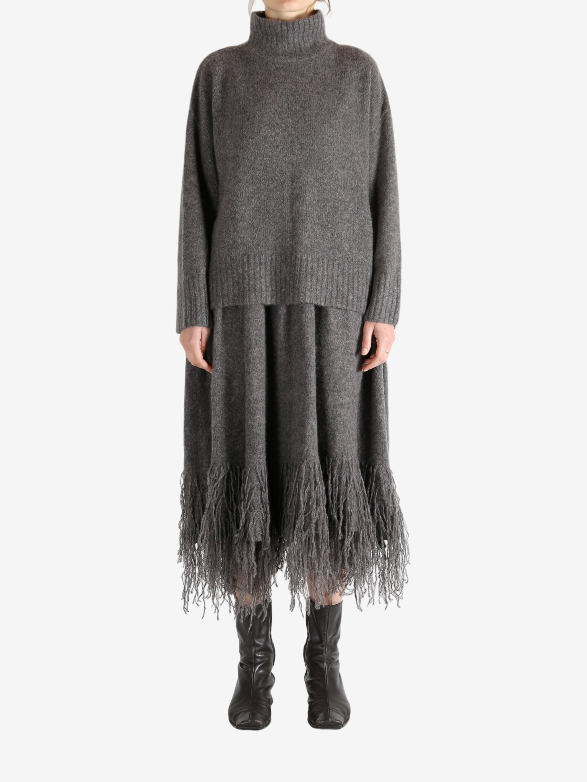 Grey top,full body view