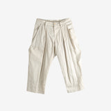 White pants,front view