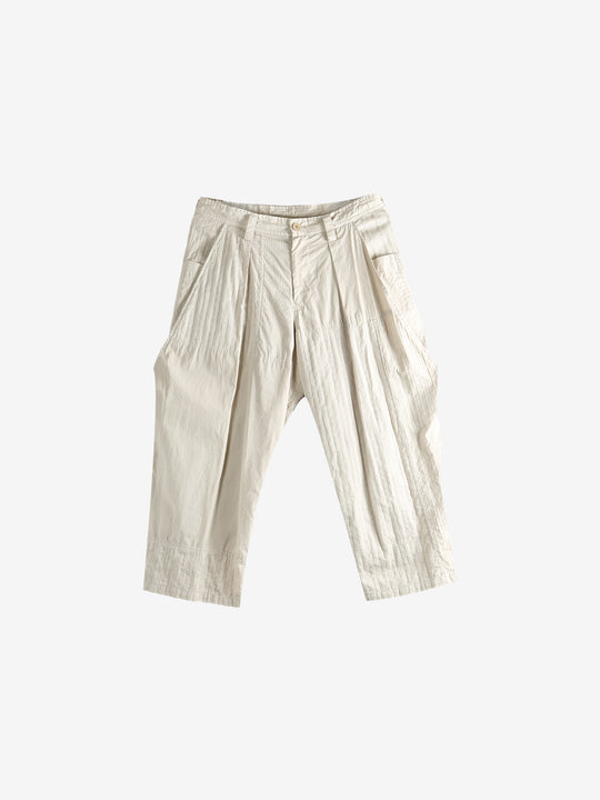 White pants,front view