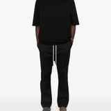 Black t-shirt,full body view