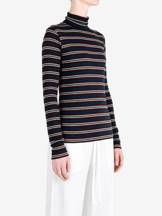 Black top worn by a person, showing the top fit