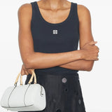 Green bag carried by a person, showing the bag’s fit