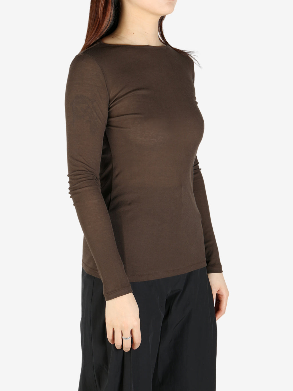 Brown tee worn by a person, showing the tee's fit