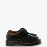 Black shoes, front view