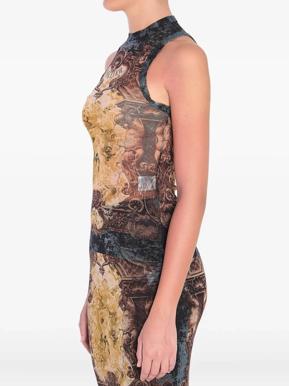 Black top worn by a person, showing the top fit