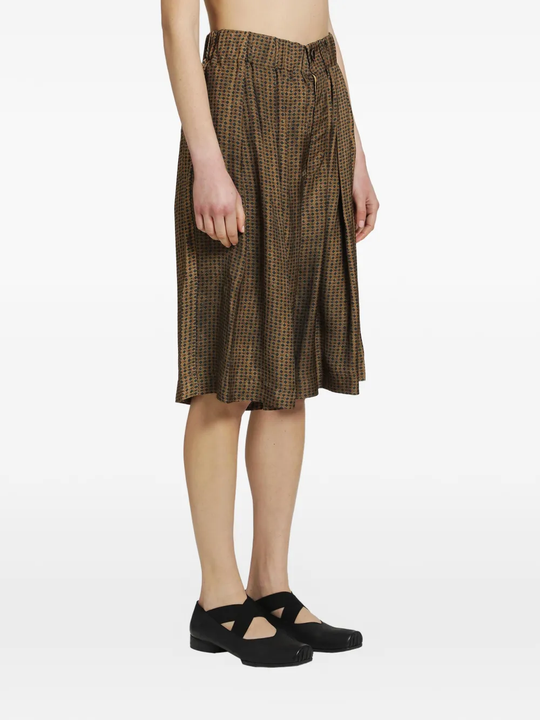 Brown pants, side view