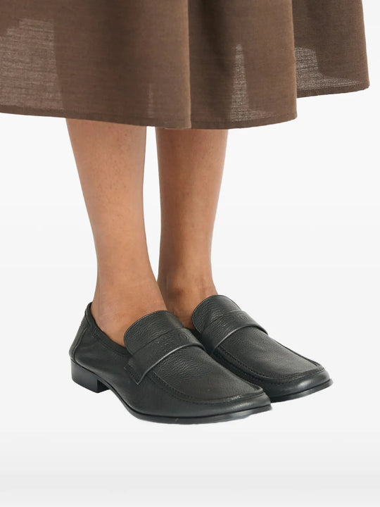 Black shoes, front view