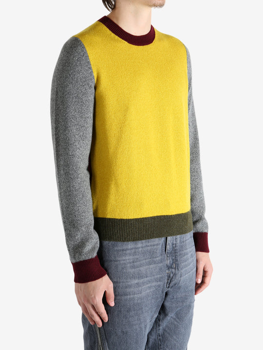 Grey knitwear worn by a person, showing the knitwear's fit