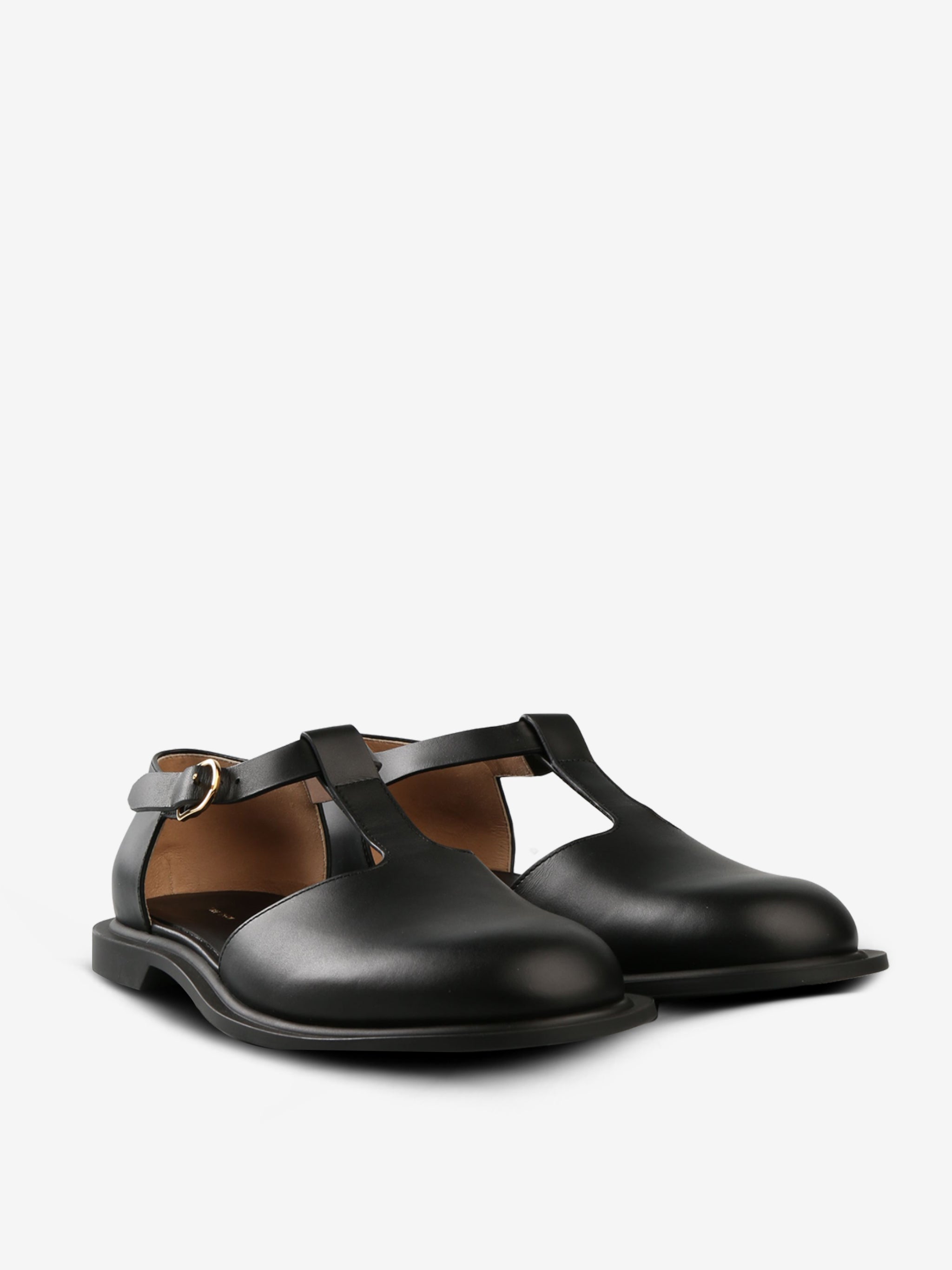 Black shoes,  side view