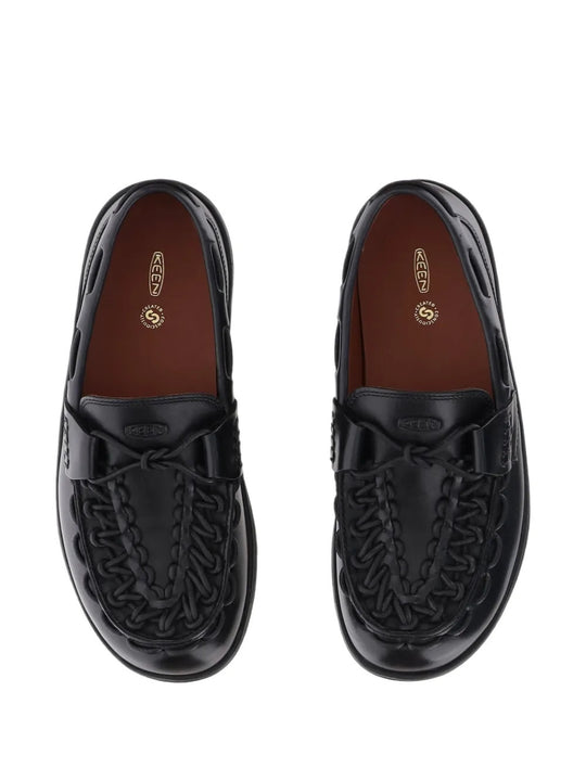 Black shoes, front view