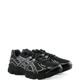 Black shoes, front view