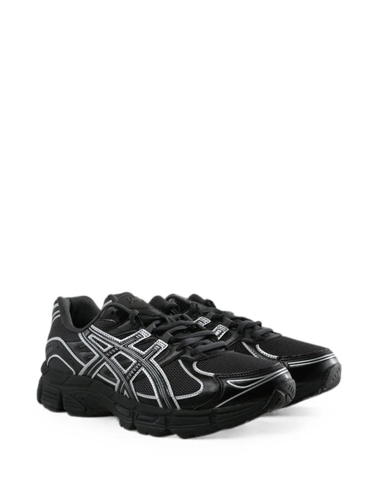 Black shoes, front view