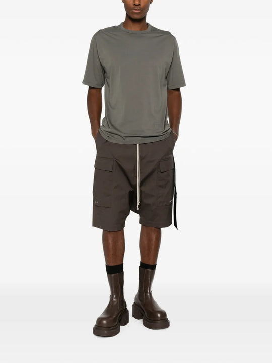 Grey t-shirt, full body view