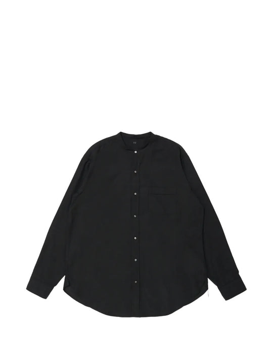 Black shirt, front view