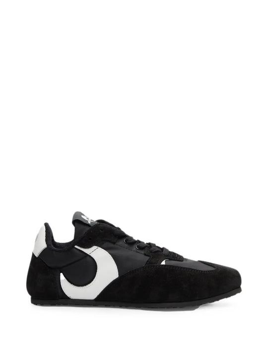 Black shoes, front view
