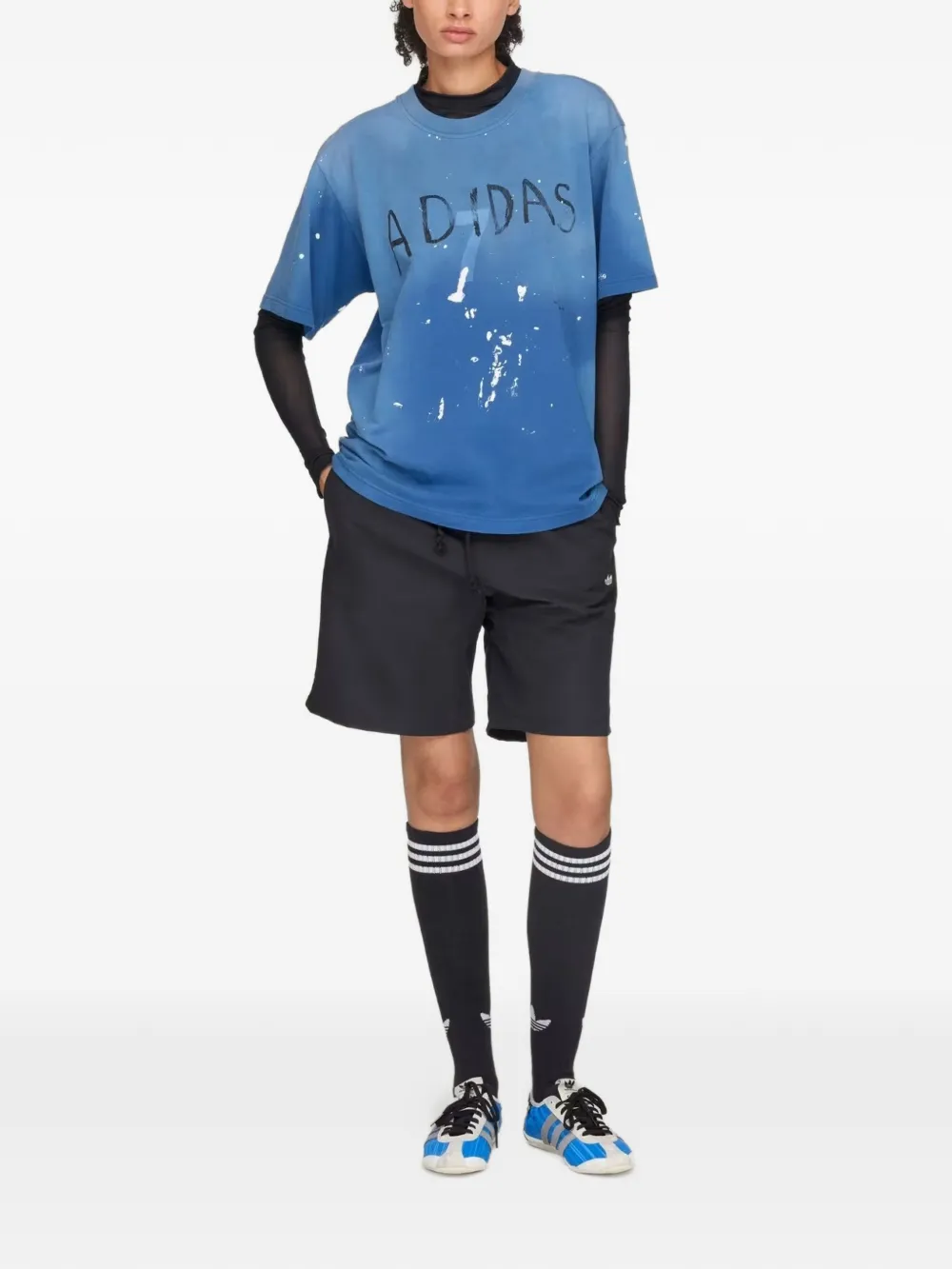 Blue t-shirt,view body view