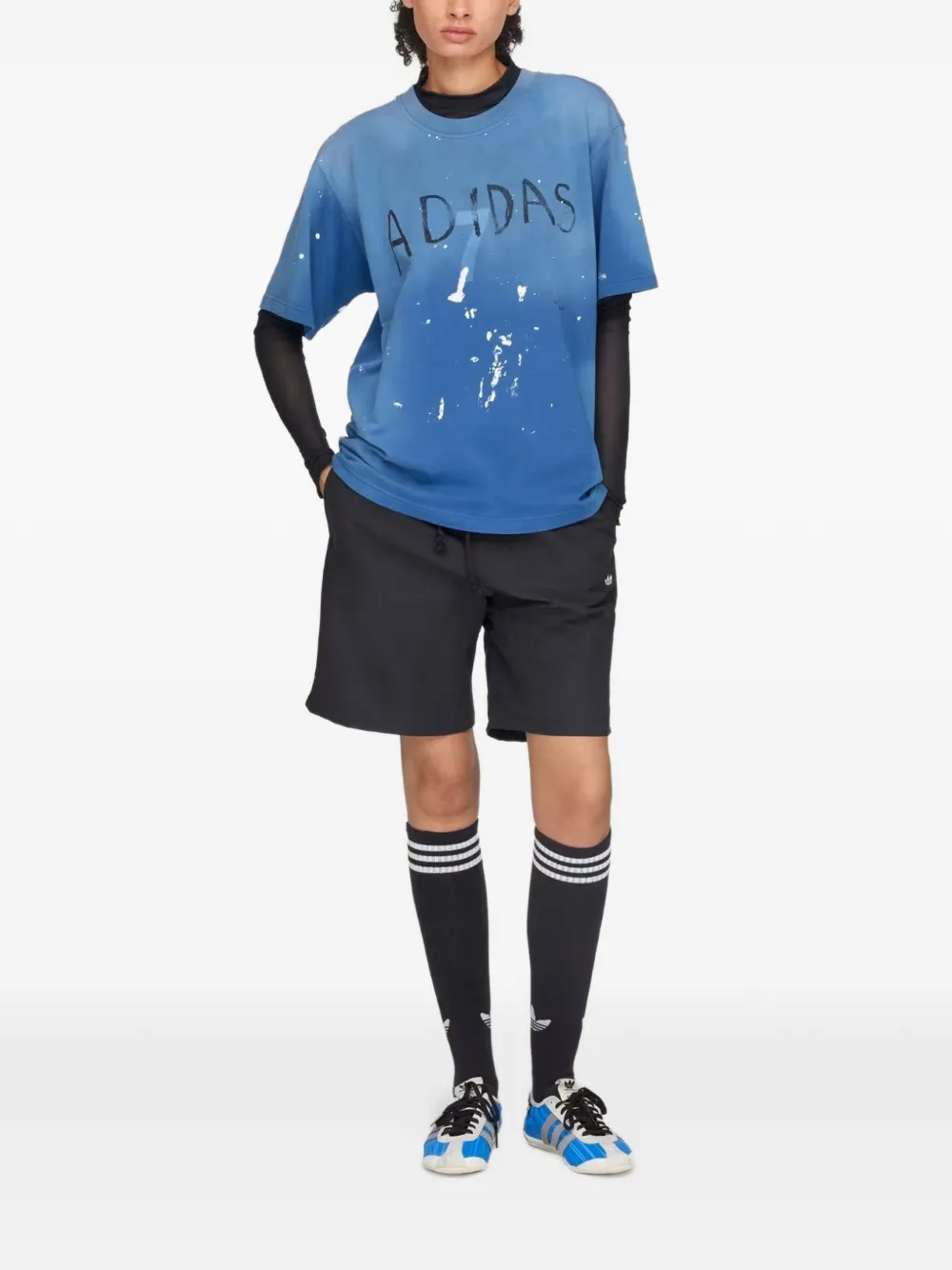 Blue t-shirt,view body view