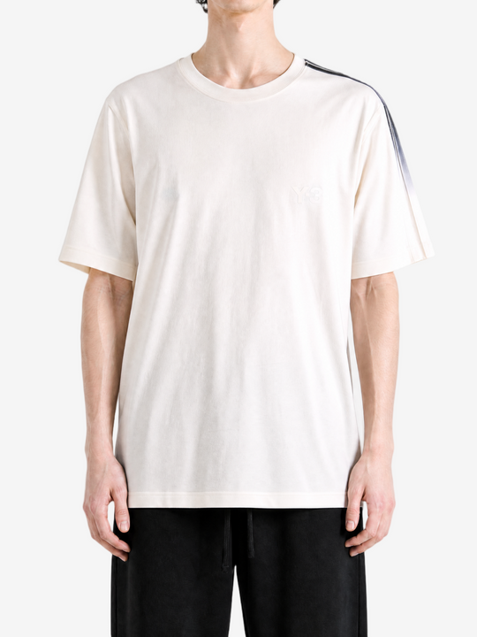 White t-shirt, full body view
