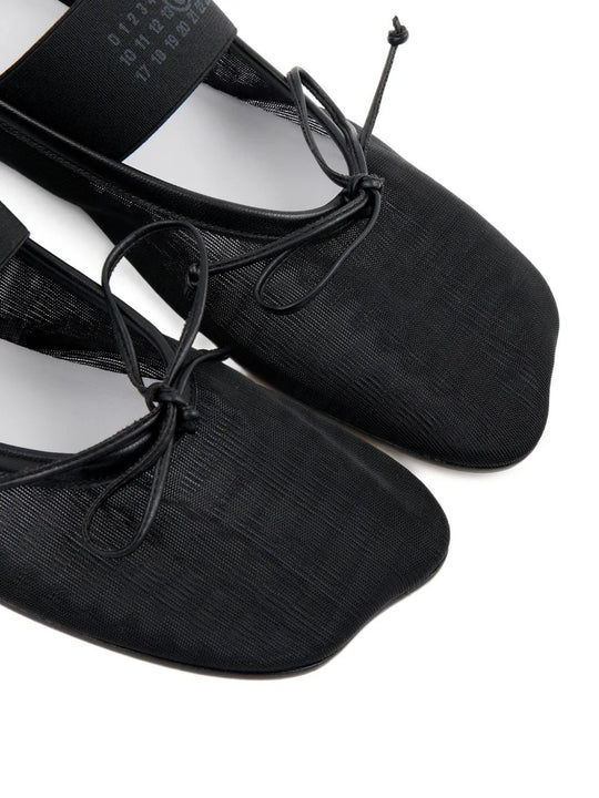 Black shoes, front view