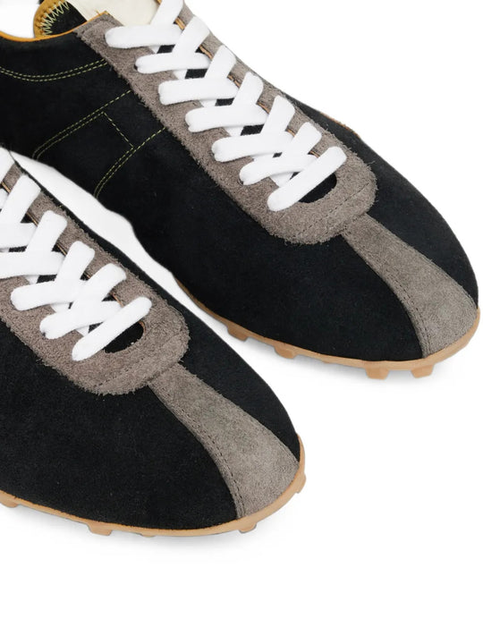 Black shoes, front view