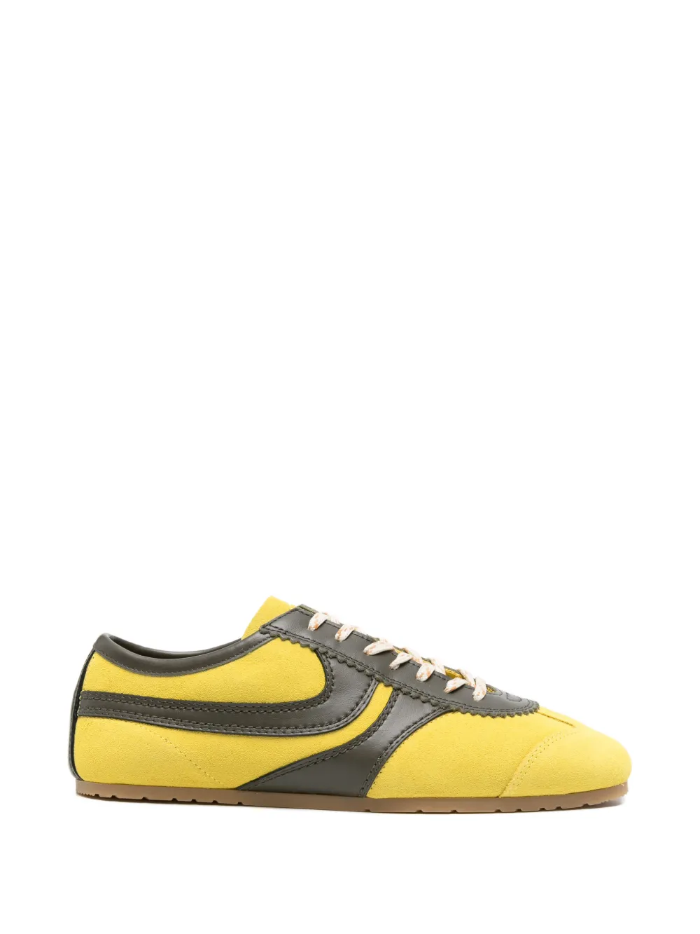yellow shoes,front view