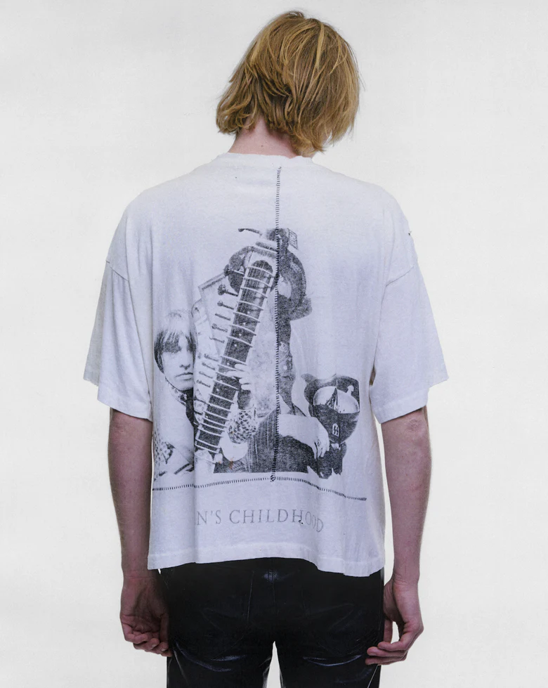 White t-shirt, full body view