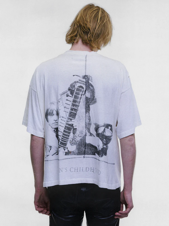 White t-shirt, full body view
