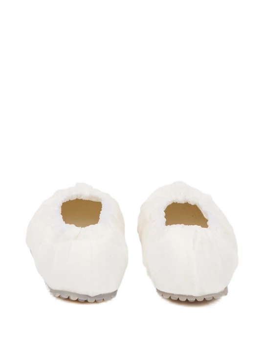 white sneakers,back view