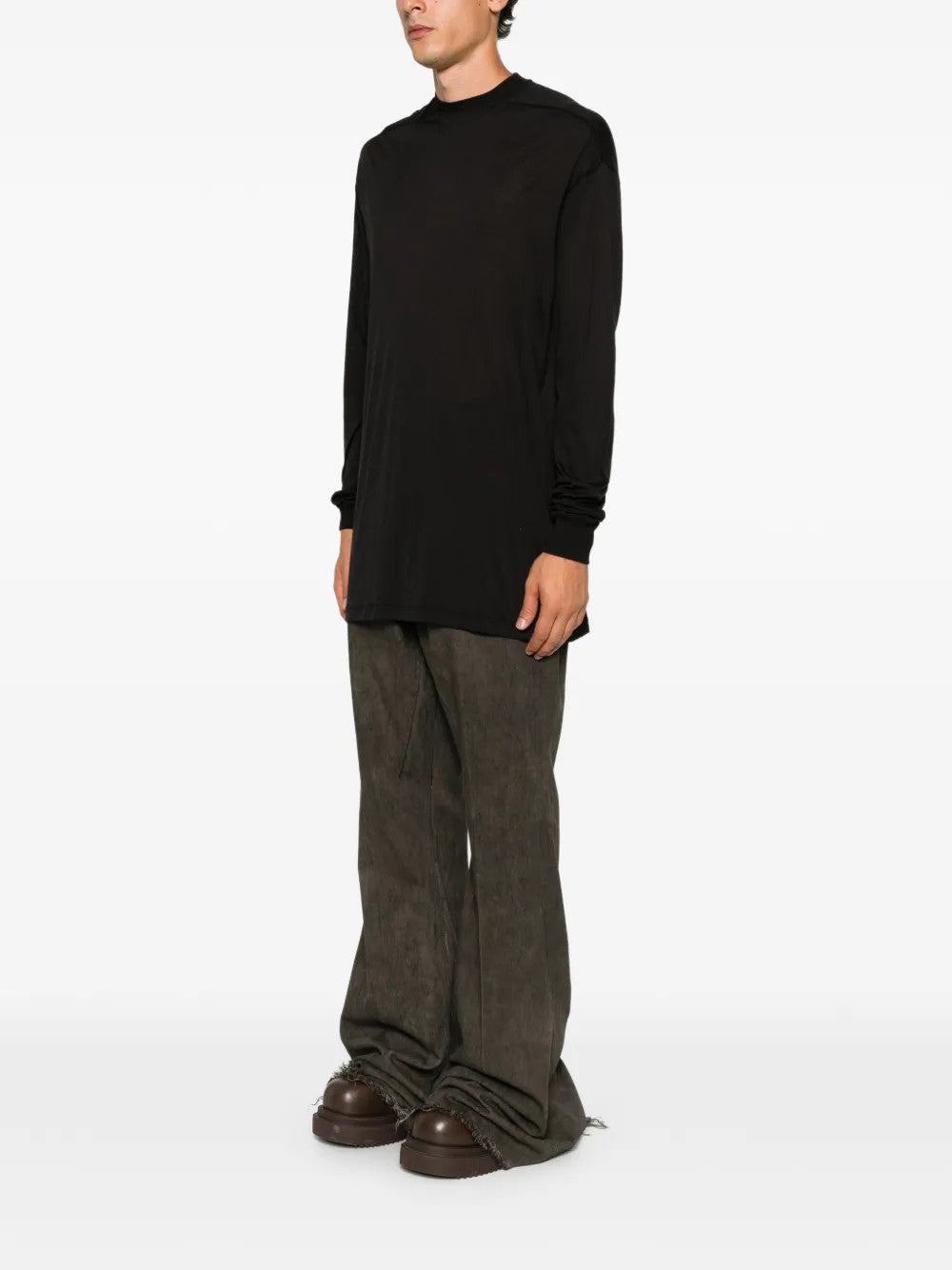 Black t-shirt, full body view