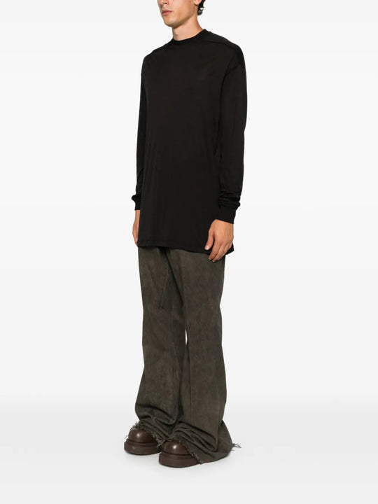 Black t-shirt, full body view