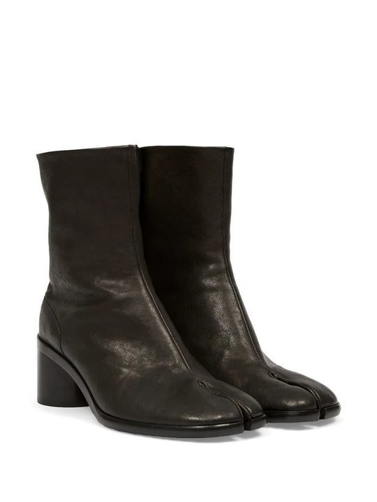 Black boots, front view