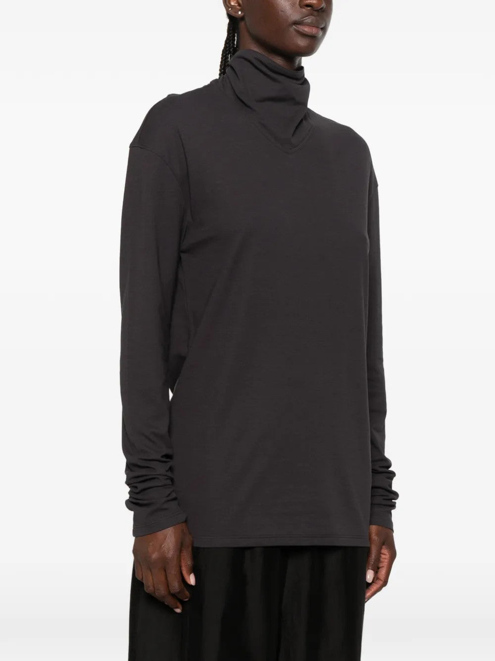 Black top worn by a person, showing the top fit