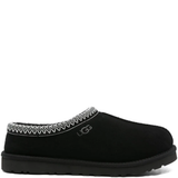 Black shoes, front view
