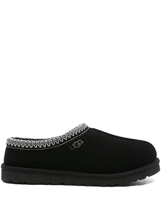 Black shoes, front view