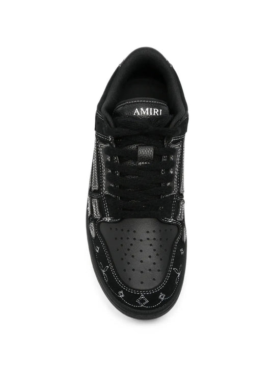 Black shoes, front view