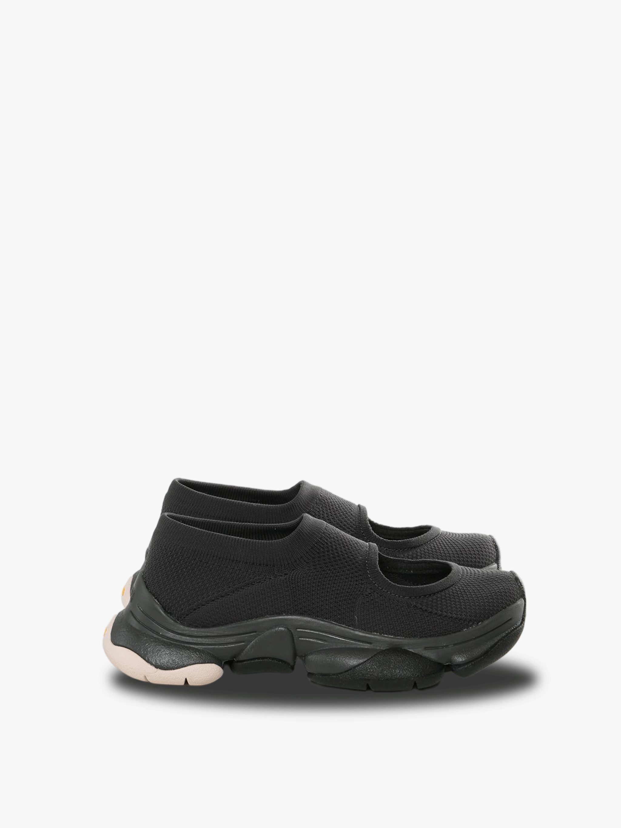 Black sneakers,front view