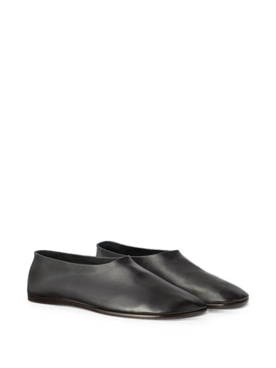 Black shoes, front view